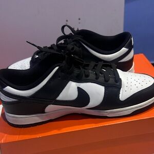 Nike Men's Classic Black and White Sneakers